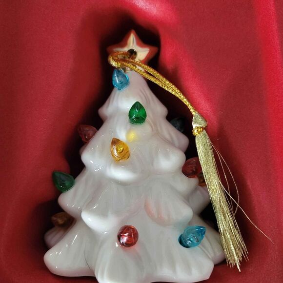NIB Lenox Treasured Traditions Lit Tree Ornament White Ceramic w Colored Lights